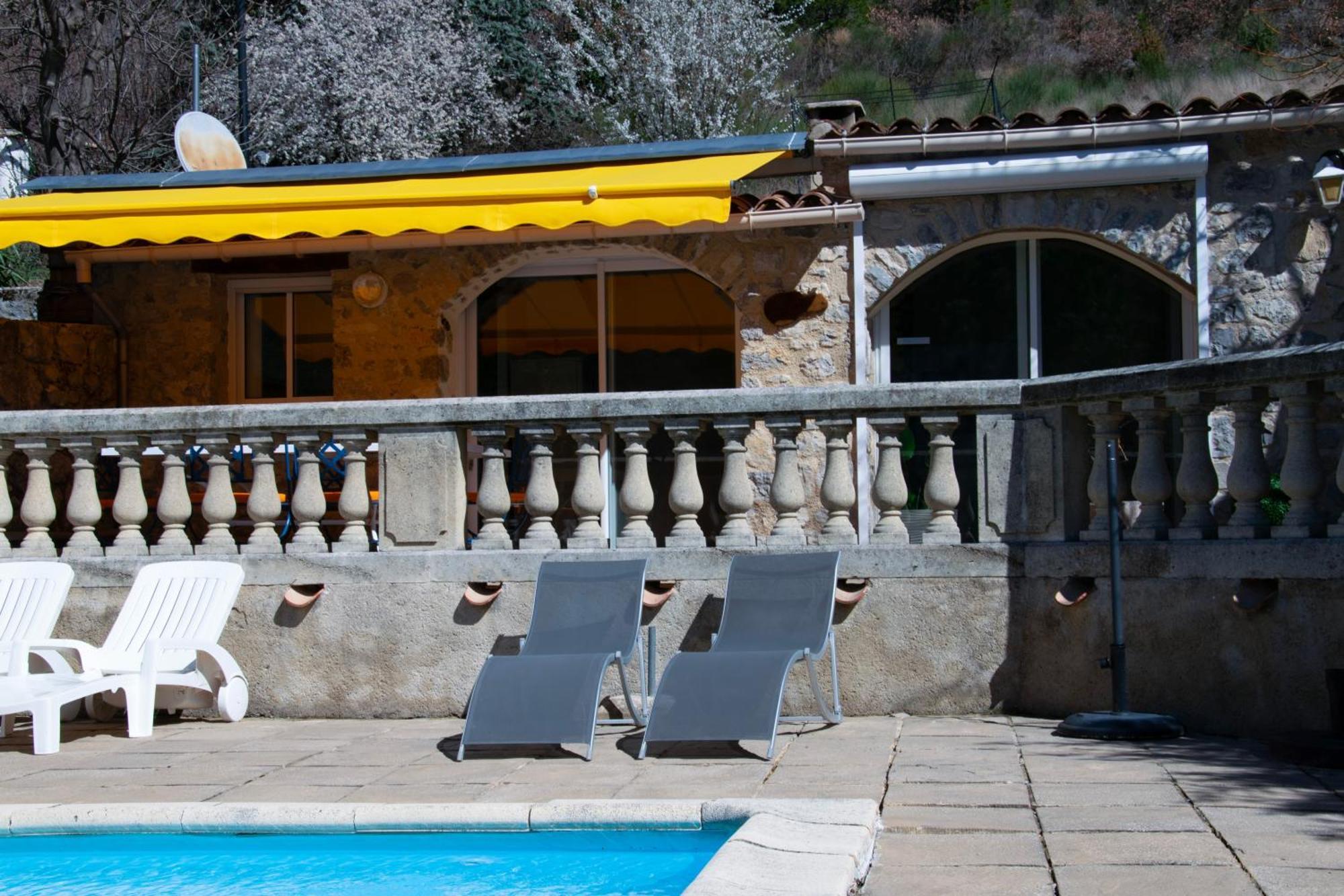 Les Grands Pres Des Baronnies Guest House La Roche-sur-le-Buis Eksteriør bilde